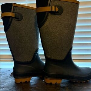 Time and Tru Gray and Black Winter Boots